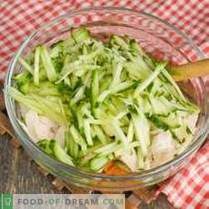 Salată de pui cu avocado și castraveți