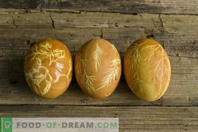 Cum să pictezi ouăle pentru Paște cu turmeric, coajă de ceapă, tifon ...