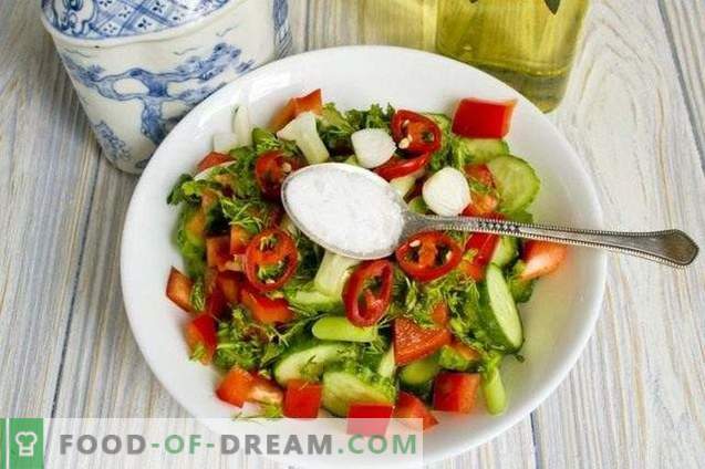 Salată de castraveți cu ardei grași pentru iarnă