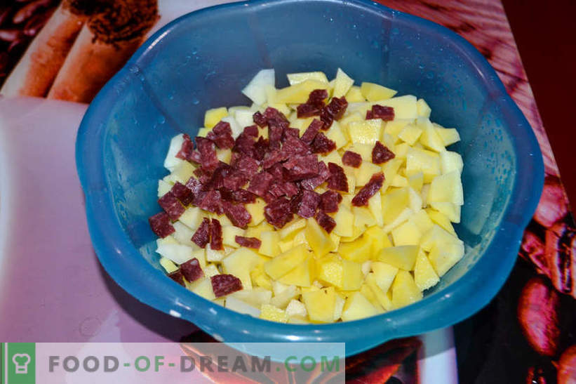Friptura în ghivece - cartofi cu ciuperci și cârnați afumați, rețetă delicioasă pentru oaspeți