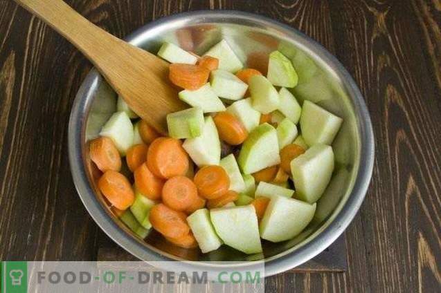 Zucchini cu morcovi, fierte în sos de legume, pentru iarnă
