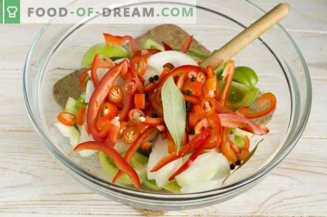 Salată de roșii verzi cu ceapă și ardei pentru iarnă