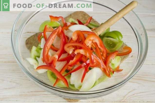 Salată de roșii verzi cu ceapă și ardei pentru iarnă