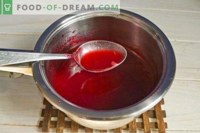 Clatite de ficat de pui cu sos de coacaze rosii