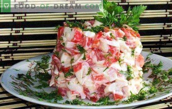 Salată de crab bastoane cu brânză și usturoi - cel mai bun aperitiv. Cele mai bune retete pentru salate din craburi de crab cu brânză și usturoi