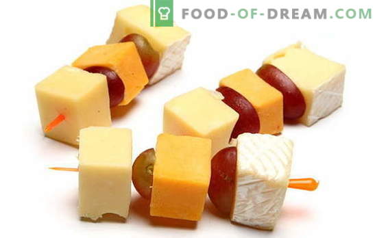 Canapes cu brânză - o gustare impecabilă pentru orice sărbătoare. Cele mai bune retete pentru canapele cu brânză: simple și neobișnuite