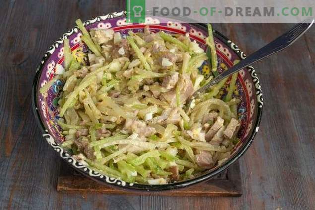 Salată condimentată din Uzbekistan cu carne și rădăcină verde