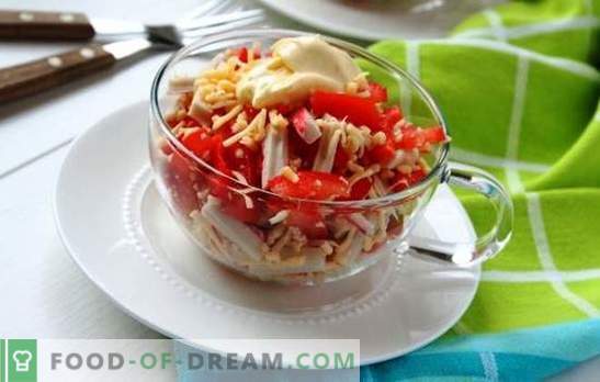 Salata de crab cu roșii și brânză este frumoasă! Salată de crab cu brânză și roșii