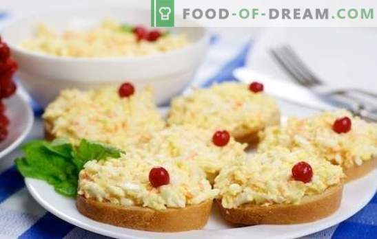 Cel mai popular aperitiv este ouăle cu brânză și usturoi. Rețete pentru o varietate de feluri de mâncare de ouă și brânză