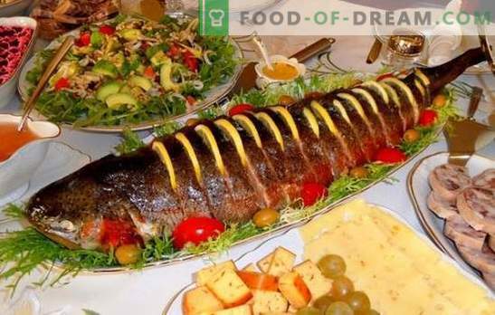 Întregul somon humpback este o versiune festivă de gătit pește roșu. Rețete de somon roz coapte cu brânză, cartofi