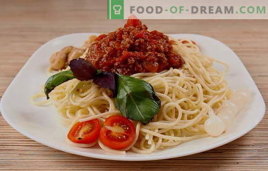 O cină simplă cu aromă italiană - spaghete bolognese. Spaghete vegetariene, clasice și picante bolognese