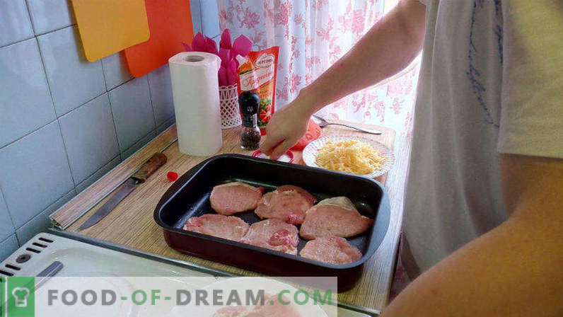 Carne de porc în cuptor cu roșii și brânză, escalope de porc în cuptor