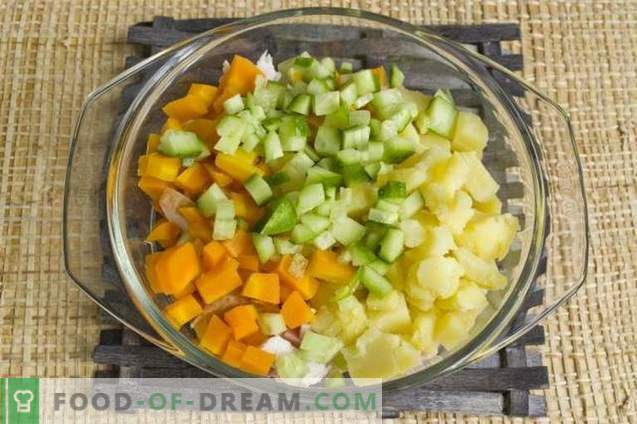 Salată cu piept de pui afumat și legume