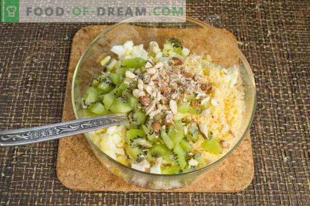 Salată de pui cu kiwi și nuci